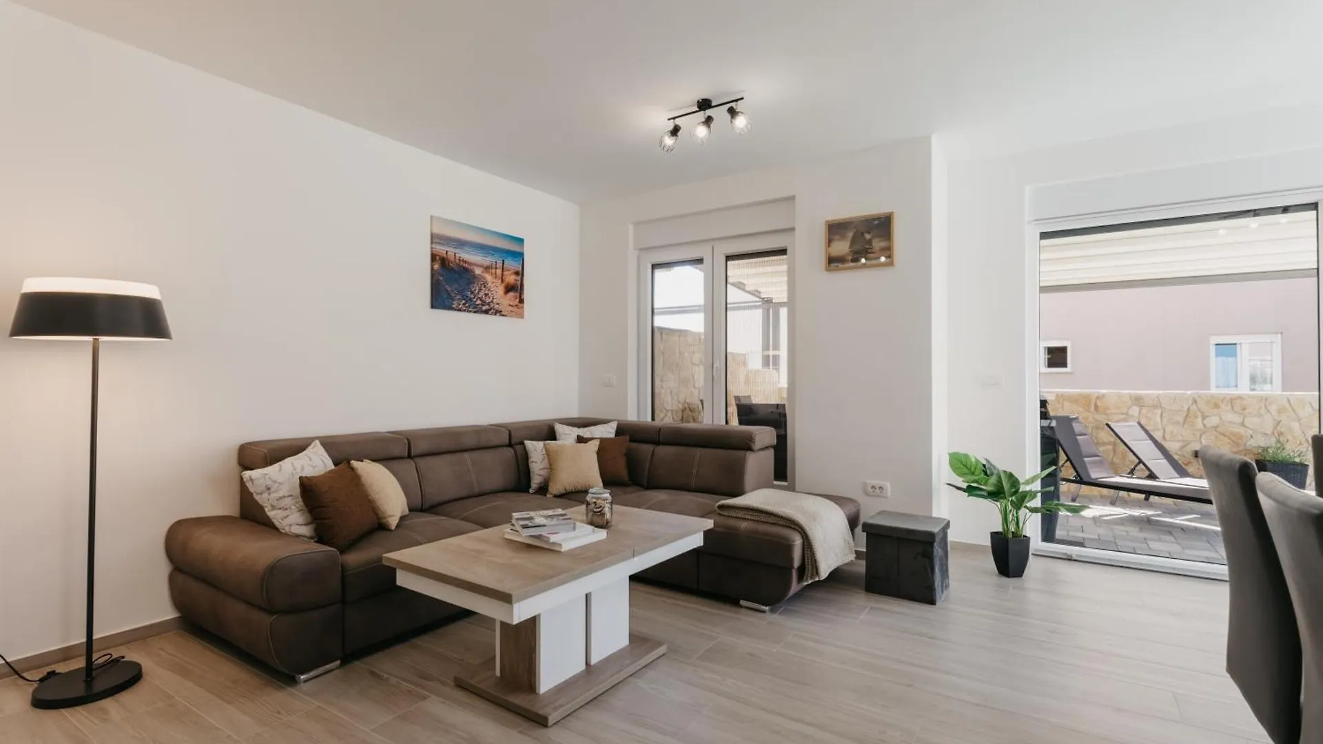 Apartman Villa Rd Mandre - Private Paradise With Pool & Beautiful Garden - Minimum 4-Night Stay